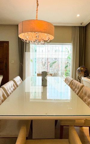 Casa para alugar com 520m², 5 quartos e 3 vagas Casa para alugar com 520m², 5 quartos e 3 vagasSala