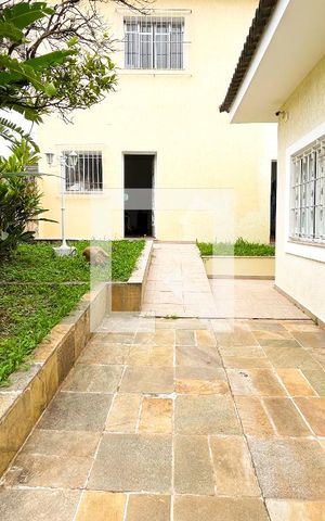 Casa para alugar com 520m², 5 quartos e 3 vagas Casa para alugar com 520m², 5 quartos e 3 vagasQuintal