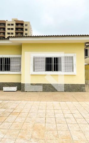 Casa para alugar com 520m², 5 quartos e 3 vagas Casa para alugar com 520m², 5 quartos e 3 vagasTerraço