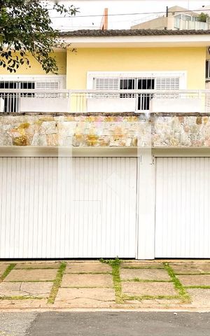Casa para alugar com 520m², 5 quartos e 3 vagas Casa para alugar com 520m², 5 quartos e 3 vagasFachada