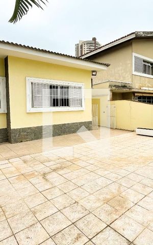 Casa para alugar com 520m², 5 quartos e 3 vagas Casa para alugar com 520m², 5 quartos e 3 vagasTerraço