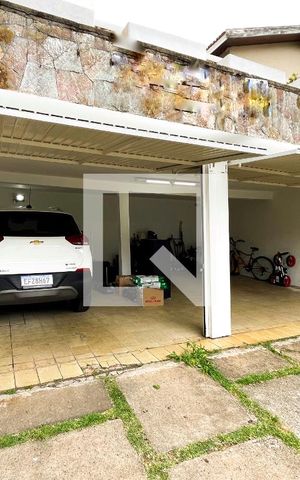 Casa para alugar com 520m², 5 quartos e 3 vagas Casa para alugar com 520m², 5 quartos e 3 vagasGaragem