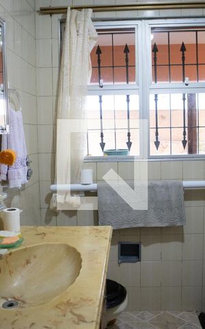 Casa de condomínio à venda com 200m², 2 quartos e 3 vagasBanheiro