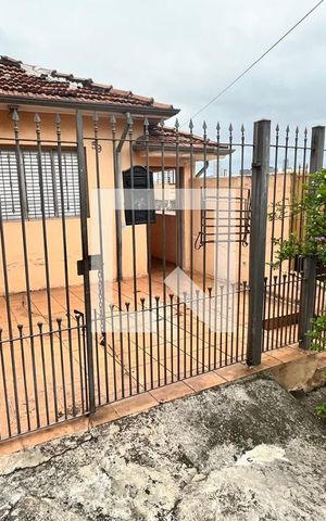 Casa de condomínio à venda com 200m², 2 quartos e 3 vagas Casa de condomínio à venda com 200m², 2 quartos e 3 vagasFachada