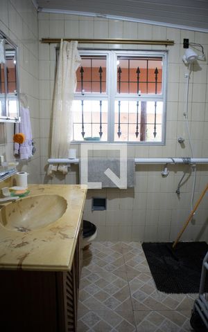 Casa de condomínio à venda com 200m², 2 quartos e 3 vagasBanheiro