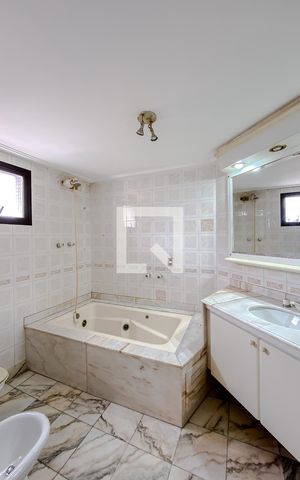 Apartamento à venda com 182m², 4 quartos e 4 vagasBanheiro da Suíte