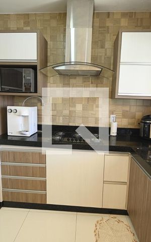 Casa para alugar com 210m², 3 quartos e 2 vagas Casa para alugar com 210m², 3 quartos e 2 vagasCozinha