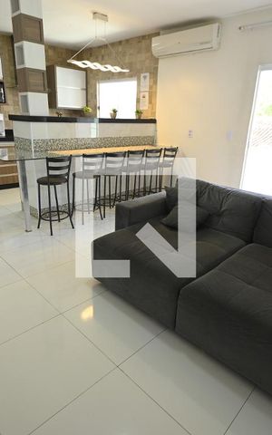 Casa para alugar com 210m², 3 quartos e 2 vagas Casa para alugar com 210m², 3 quartos e 2 vagasSala