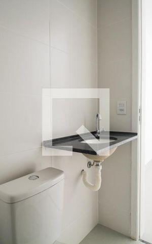 Apartamento à venda com 36m², 2 quartos e sem vaga Apartamento à venda com 36m², 2 quartos e sem vagaBanheiro