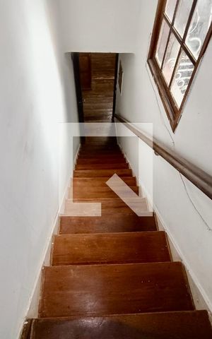Casa à venda com 600m², 2 quartos e 2 vagas Casa à venda com 600m², 2 quartos e 2 vagasEscada para 2 piso