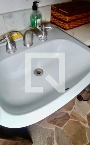 Casa à venda com 600m², 2 quartos e 2 vagas Casa à venda com 600m², 2 quartos e 2 vagasBanheiro social 1