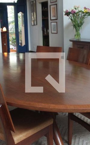 Casa à venda com 560m², 6 quartos e 8 vagasSala de Jantar