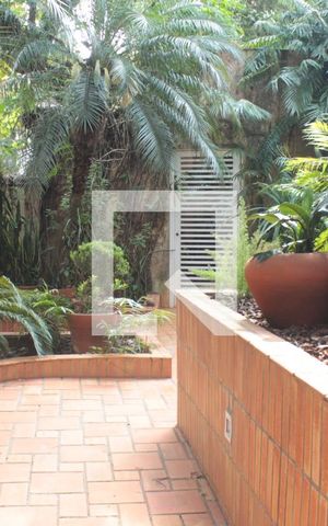 Casa à venda com 560m², 6 quartos e 8 vagasQuintal