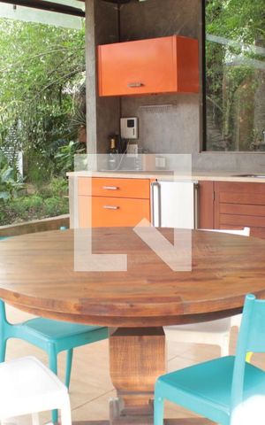 Casa à venda com 560m², 6 quartos e 8 vagasChurrasqueira