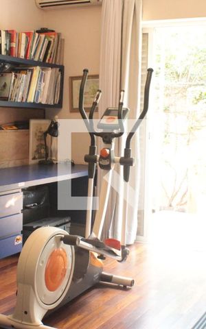 Casa à venda com 560m², 6 quartos e 8 vagasQuarto 1 - Suíte