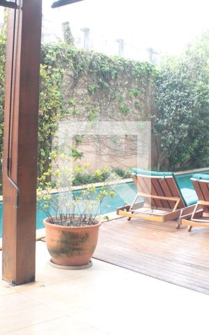 Casa à venda com 560m², 6 quartos e 8 vagasPiscina