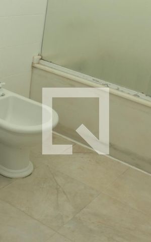 Casa à venda com 560m², 6 quartos e 8 vagasBanheiro da Suíte 4