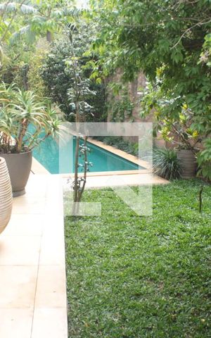 Casa à venda com 560m², 6 quartos e 8 vagasJardim