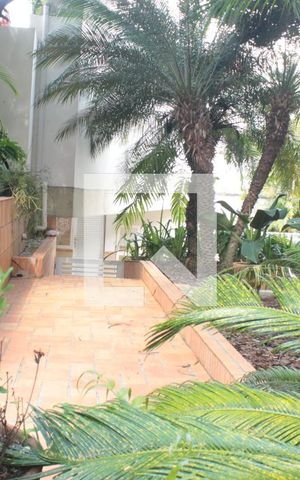 Casa à venda com 560m², 6 quartos e 8 vagasQuintal