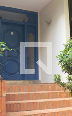Casa à venda com 560m², 6 quartos e 8 vagasEntrada