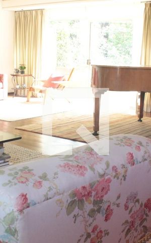 Casa à venda com 560m², 6 quartos e 8 vagasSala 1