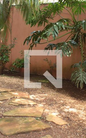 Casa à venda com 560m², 6 quartos e 8 vagasQuintal