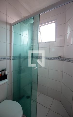 Casa de condomínio à venda com 70m², 2 quartos e 1 vaga Casa de condomínio à venda com 70m², 2 quartos e 1 vagaBanheiro da Suíte