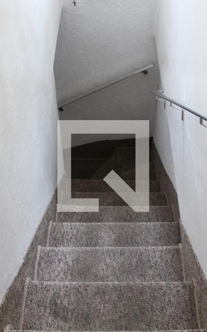 Casa à venda com 250m², 2 quartos e 2 vagasEscada