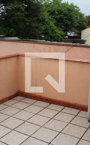Casa à venda com 250m², 2 quartos e 2 vagasSacada quarto suíte