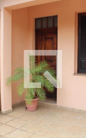 Casa à venda com 250m², 2 quartos e 2 vagasFachada