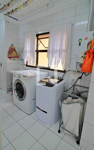 Apartamento à venda com 152m², 4 quartos e 4 vagas Apartamento à venda com 152m², 4 quartos e 4 vagasÁrea de Serviço