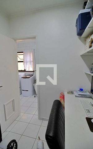Apartamento à venda com 152m², 4 quartos e 4 vagas Apartamento à venda com 152m², 4 quartos e 4 vagasQuarto de Serviço