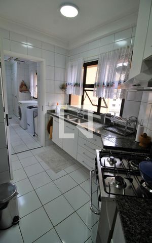 Apartamento à venda com 152m², 4 quartos e 4 vagas Apartamento à venda com 152m², 4 quartos e 4 vagasCozinha