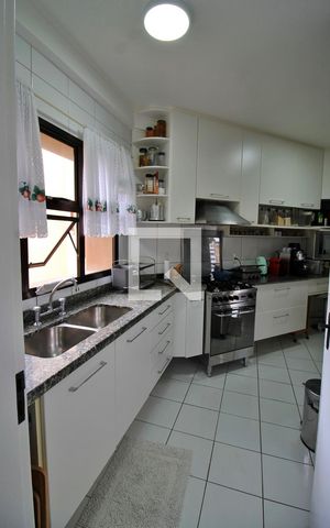 Apartamento à venda com 152m², 4 quartos e 4 vagas Apartamento à venda com 152m², 4 quartos e 4 vagasCozinha