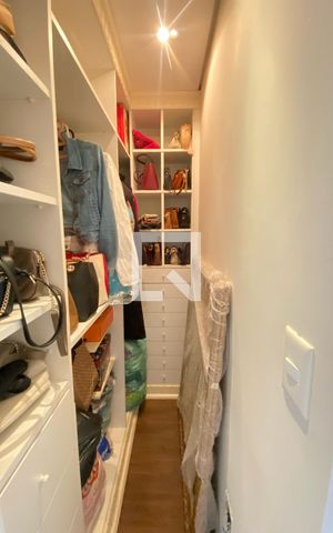 Apartamento à venda com 196m², 3 quartos e 3 vagasCloset Suíte 2