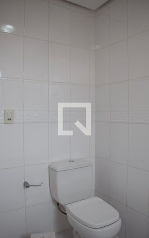 Casa de condomínio à venda com 334m², 4 quartos e 2 vagas Casa de condomínio à venda com 334m², 4 quartos e 2 vagasBanheiro Social