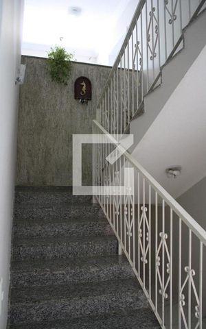 Casa à venda com 337m², 3 quartos e 5 vagasHall de entrada e escada