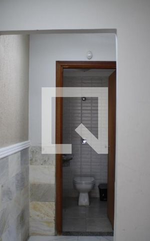 Casa à venda com 337m², 3 quartos e 5 vagasHall de entrada e escada
