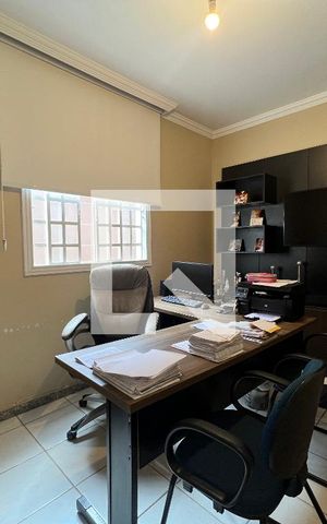 Casa à venda com 200m², 4 quartos e sem vagaEscritório