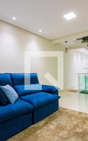 Casa à venda com 143m², 2 quartos e 3 vagas Casa à venda com 143m², 2 quartos e 3 vagasSala