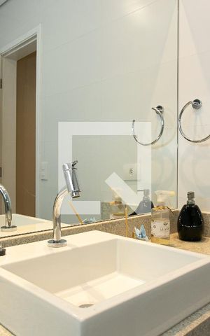 Casa à venda com 320m², 5 quartos e 5 vagasBanheiro da Suíte 2