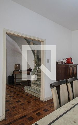 Casa à venda com 300m², 5 quartos e 4 vagas Casa à venda com 300m², 5 quartos e 4 vagasSala de Jantar
