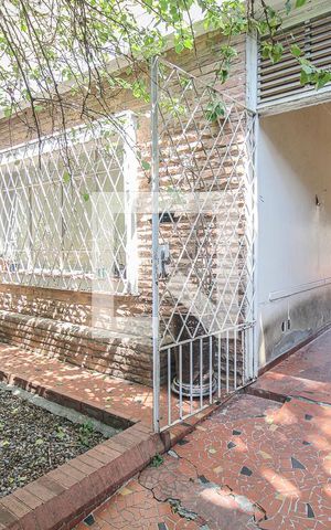 Casa à venda com 300m², 5 quartos e 4 vagas Casa à venda com 300m², 5 quartos e 4 vagasGaragem