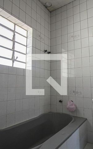 Casa à venda com 300m², 5 quartos e 4 vagas Casa à venda com 300m², 5 quartos e 4 vagasBanheiro da Suíte 2