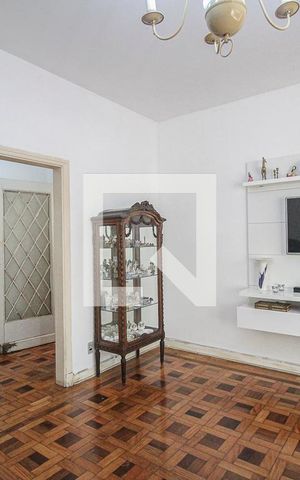 Casa à venda com 300m², 5 quartos e 4 vagas Casa à venda com 300m², 5 quartos e 4 vagasSala de TV