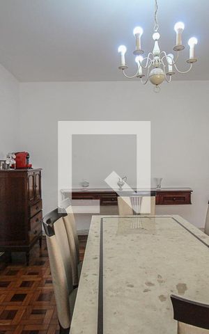 Casa à venda com 300m², 5 quartos e 4 vagas Casa à venda com 300m², 5 quartos e 4 vagasSala de Jantar