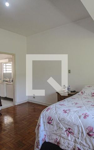 Casa à venda com 300m², 5 quartos e 4 vagas Casa à venda com 300m², 5 quartos e 4 vagasSuite 2
