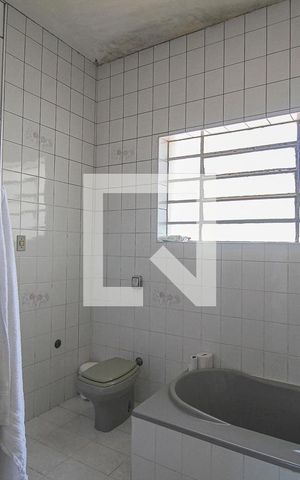 Casa à venda com 300m², 5 quartos e 4 vagas Casa à venda com 300m², 5 quartos e 4 vagasBanheiro da Suíte 2