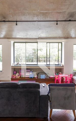 Casa à venda com 261m², 3 quartos e 5 vagas Casa à venda com 261m², 3 quartos e 5 vagasSala