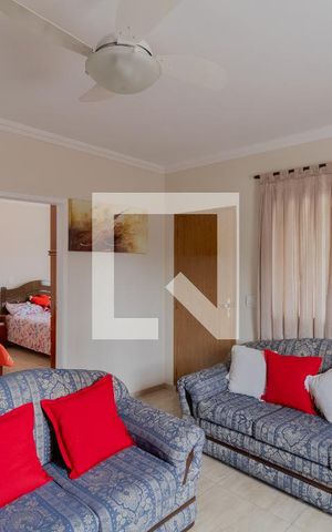 Casa à venda com 500m², 2 quartos e 6 vagas Casa à venda com 500m², 2 quartos e 6 vagasSala